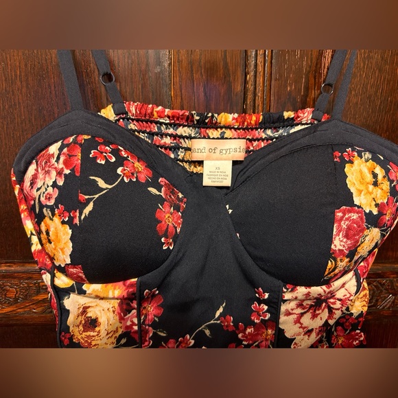 Cute flowery jumpsuit from target, has pockets! Size xs, worn once to a wedding - Picture 3 of 3